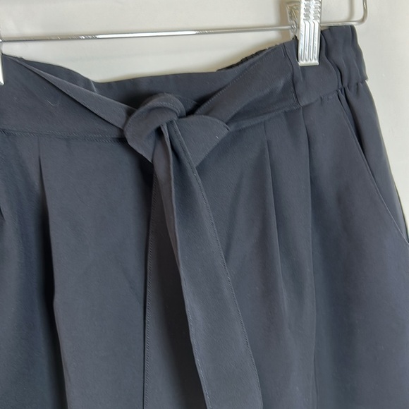 Lululemon Noir Short 5.5 inch Black High Waist Tie Flowy Travel Wrinkle Free 6 - Picture 6 of 13